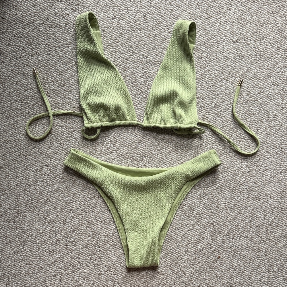 Monday swimwear bikini set